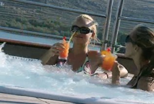 EasyCruise Life jacuzzi cocktails